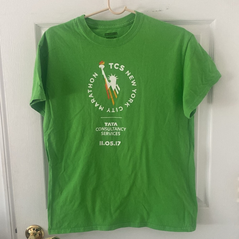 New Balance NYC marathon volunteer green t shirt M 100% cotton ptp 20 in